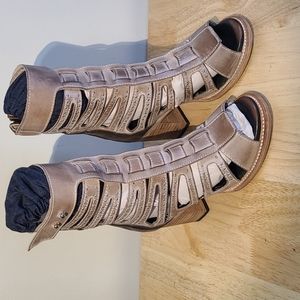 Freebird by Steven Lotus Size 7/taupe & brown leather.